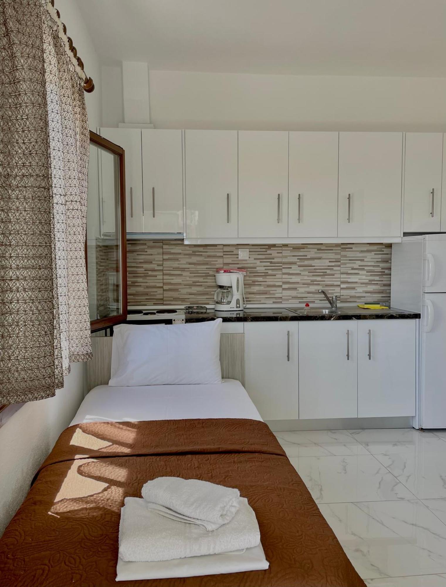 Anna Dani Apartments Вурвуру Экстерьер фото